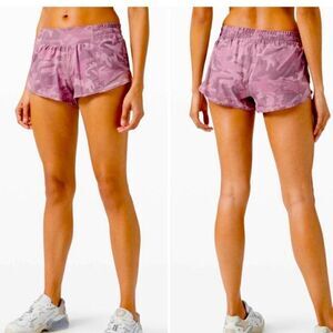 Lululemon Hotty Hot II Short Low Rise Camo Pink Multi 2.5" Size 8